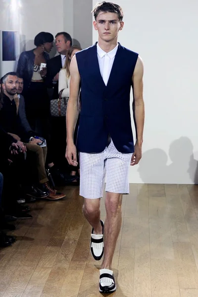 Look 18